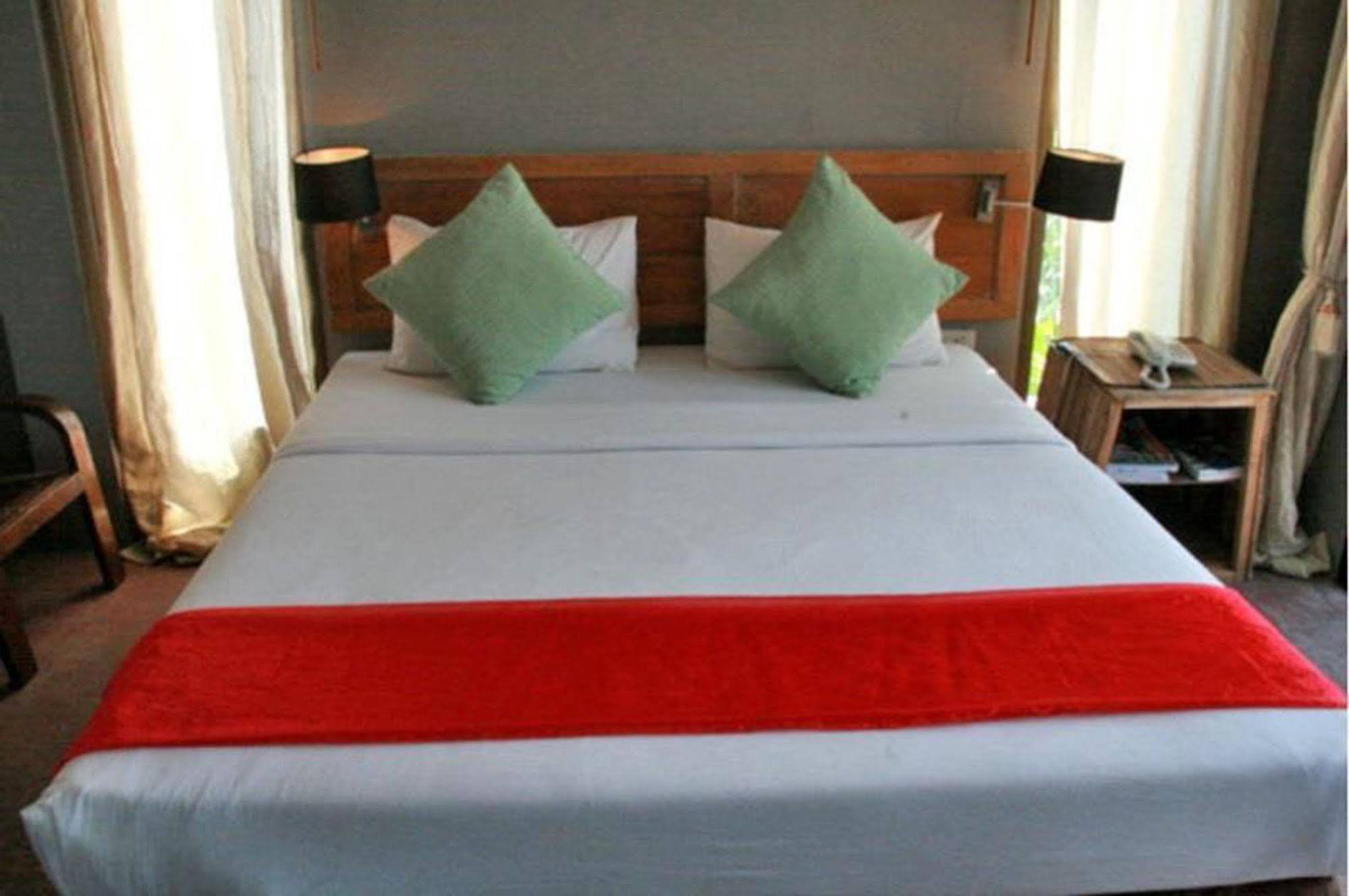 Baantoom Village And Resort Чантабури Екстериор снимка